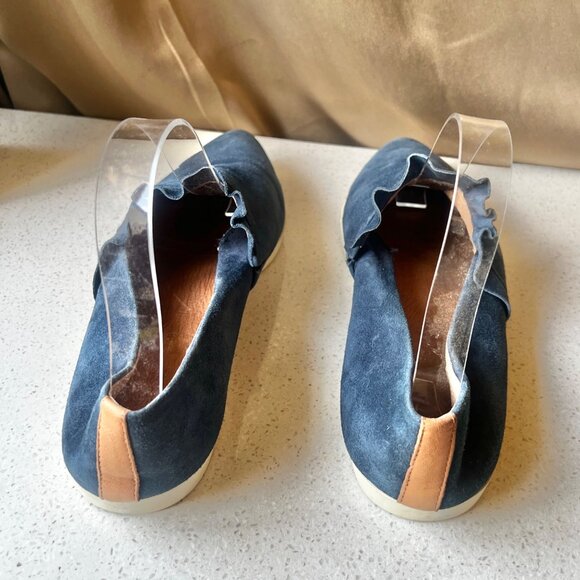 Kenneth Cole Gentle Souls Womens Size 9 Blue Suede Flats With Ruffled Trim - Picture 5 of 12